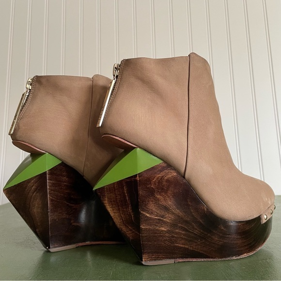 Finsk Shoes - Finsk Avant Garde Architectural Wooden Wedges in Neutral Nubuck *Brazil*